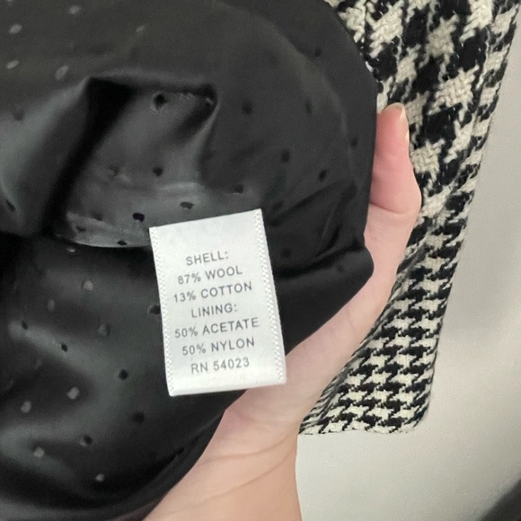 Banana Republic Y2K Wool Blend Black and White Houndstooth Jacket - Picture 5 of 8